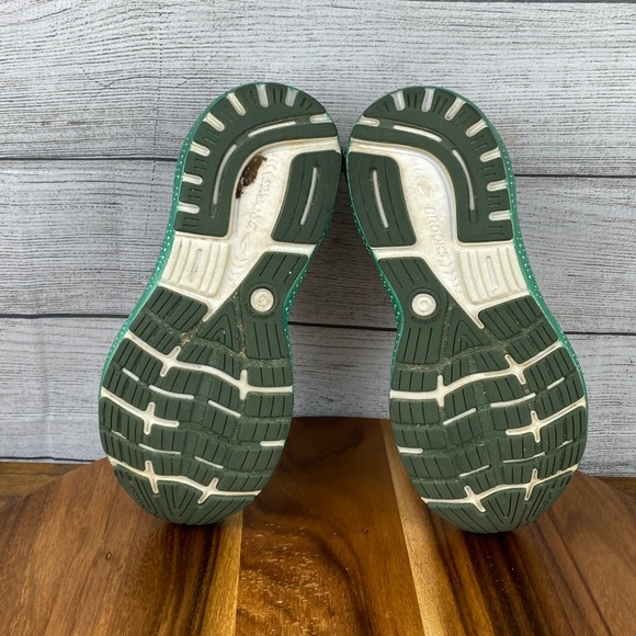 Brooks Ghost 16 Run Merry Christmas Green Running Shoe 1204071B389 Women’s 6.5 - Picture 11 of 13